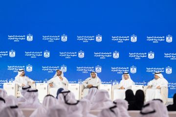 أحمد الصايغ: الإمارات تمتلك منظومة صحية مرنة للتكيف مع التحديات الصحية الراهنة والمستقبلية أحمد الصايغ: الإمارات تمتلك منظومة صحية مرنة للتكيف مع التحديات الصحية الراهنة والمستقبلية