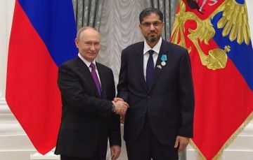 بوتين يقلد سفير الإمارات ميدالية بوشكين والأخير يلقي كلمة شكر بالروسية (فيديو)