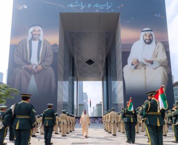 محمد بن راشد: بقيادة محمد بن زايد سيبقى علم الإمارات عنوانا للخير والرفعة والنماء