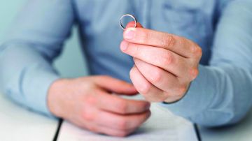 عريس يقاضي عروسه ووالدها بسبب شروط مجحفة لإتمام الزفاف