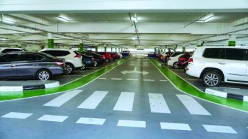 مستهلكون يطالبون بتوسيع مواقف السيارات في مراكز تسوق