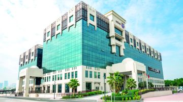 رضيع يفقد القدرة على الأكل والمشي والكلام بسبب طبيبتين 