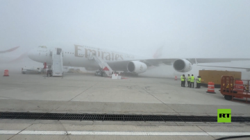 ضباب كثيف يغطي معرض دبي للطيران