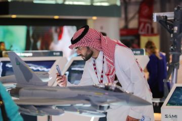 انطلاق معرض دبي للطيران.. روسيا تعرض 900 نموذجا تقنيا بينها مقاتلتها من الجيل الخامس انطلاق معرض دبي للطيران.. روسيا تعرض 900 نموذجا تقنيا بينها مقاتلتها من الجيل الخامس