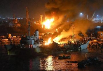 مشاهد لاحتراق العتاد والأسلحة في ميناء المكلا