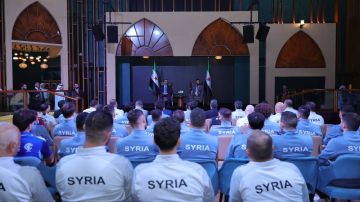 الشرع يلتقي المنتخب السوري المشارك في كأس العرب في الدوحة (صور) الشرع يلتقي المنتخب السوري المشارك في كأس العرب في الدوحة (صور)