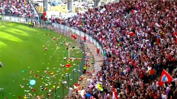 جماهير زاخو العراقي تتوج بجائزة (ذا بيست) للمشجعين من (فيفا) جماهير زاخو العراقي تتوج بجائزة (ذا بيست) للمشجعين من (فيفا)