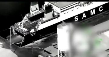 شاهد.. التحالف العربي ينشر فيديو يوثق وصول سفينتين محملتين بالأسلحة إلى ميناء المكلا شاهد.. التحالف العربي ينشر فيديو يوثق وصول سفينتين محملتين بالأسلحة إلى ميناء المكلا