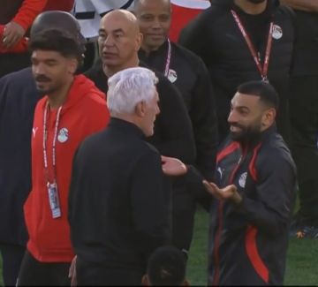 كشف حقيقة حديث محمد صلاح مع مدرب جنوب أفريقيا كشف حقيقة حديث محمد صلاح مع مدرب جنوب أفريقيا