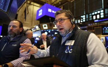 تراجع طفيف لمؤشرات الأسهم الأمريكية رغم مكاسب قطاع الاتصالات تراجع طفيف لمؤشرات الأسهم الأمريكية رغم مكاسب قطاع الاتصالات