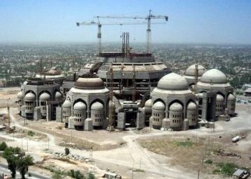 ينافس تاج محل.. مسجد في بغداد من عهد صدام لم يكتمل حتى الآن