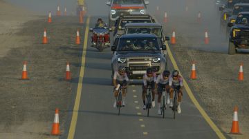 محمد بن راشد يشهد جانباً من سباق «الأمن والأمان» في بطولة السلم للدراجات الهوائية