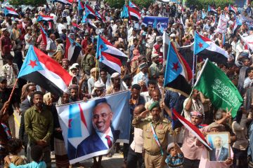 وزير خارجية إيران يبحث مع نظيريه السعودي والإماراتي تطورات الوضع في اليمن