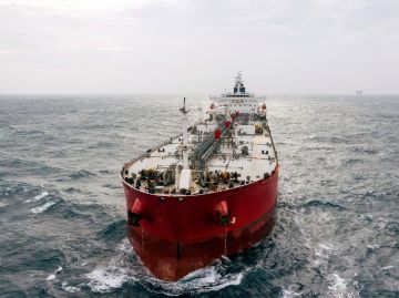 واشنطن تفرض عقوبات على جهات تدير أسطول الظل الإيراني