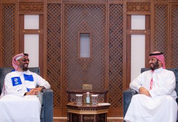 تركي آل الشيخ يعلق على ارتداء طحنون بن زايد وشاح الهلال أثناء لقاء مع ولي العهد السعودي تركي آل الشيخ يعلق على ارتداء طحنون بن زايد وشاح الهلال أثناء لقاء مع ولي العهد السعودي