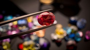 مصر تصدر لؤلؤا وأحجارا كريمة إلى الإمارات بأرقام خيالية