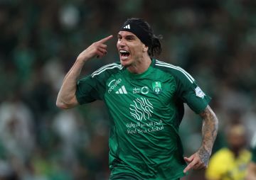  إنقاذ تاريخي .. تفاعل مع لقطة لاعب الأهلي السعودي أمام العين الإماراتي