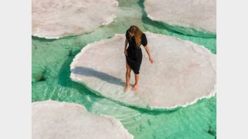 في أبوظبي.. اكتشاف صليب أثري داخل دير مسيحي قديم في صير بني ياس في أبوظبي.. اكتشاف صليب أثري داخل دير مسيحي قديم في صير بني ياس