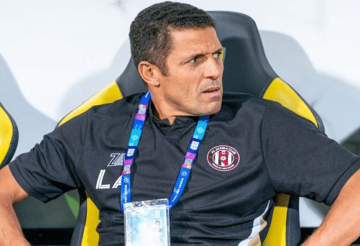 عموتة يدخل التاريخ بأسرع إقالة في الدوري الإماراتي