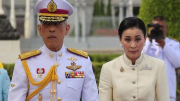 ملك تايلند يعزل نفسه ويستأجر فندقا المانيا فاخرا مصطحبا 20 من نسائه ملك تايلند يعزل نفسه ويستأجر فندقا المانيا فاخرا مصطحبا 20 من نسائه