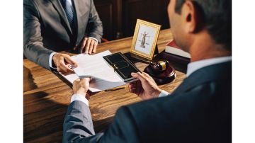 إلزام شركة بـ 427.3 ألف درهم مكافأة نهاية خدمة لموظف إلزام شركة بـ 427.3 ألف درهم مكافأة نهاية خدمة لموظف