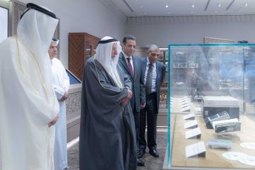 حاكم الشارقة يستقبل أبناء القارئ عبدالباسط عبدالصمد ويطلق التطبيق الإلكتروني المعين