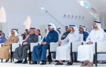 حمدان بن محمد ووزير الدفاع الكويتي يشهدان جانبا من أعمال المنتدى الإعلامي الإماراتي الكويتي
