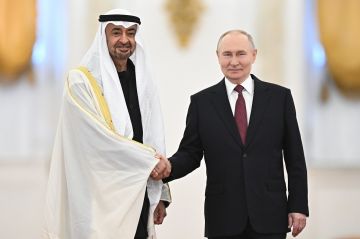 مراسم استقبال رسمية لرئيس الإمارات في الكرملين