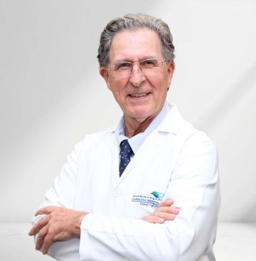 أول عملية استبدال أقراص قطنية بـ4 مستويات في منطقة الشرق الأوسط تجرى في دبي في مستشفى كليمنصو الطبي