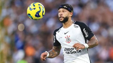 نجم هولندا ديباي مرشح للانتقال إلى الدوري الإماراتي للمحترفين