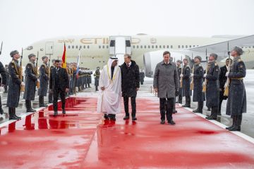 رئيس الدولة يصل موسكو في زيارة رسمية رئيس الدولة يصل موسكو في زيارة رسمية