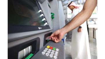 متعاملون يطالبون البنوك بوقف خصم الأقساط الشهرية قبل موعد الاستحقاق 