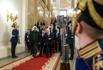 بن زايد يزور روسيا بمعطف من بوتين (فيديوهات صور)