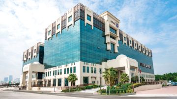 إهمال وعدم انتباه يتسببان في تصادم 4 مركبات وإصابة 5 أشخاص