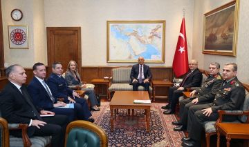 صورة للسفير الأميركي في تركيا تثير جدلا بروتوكوليا