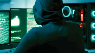 محتالان يخدعان امرأة ويستوليان على 40.9 ألف درهم من حسابها