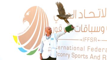 أحمد بن محمد يوجه بتنظيم النسخة الثالثة من كأس الاتحاد الدولي لسباقات الصقور