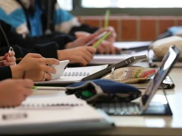 مدارس حكومية تستبدل أجهزة الطلبة المستهلكة بحواسيب محمولة جديدة مدارس حكومية تستبدل أجهزة الطلبة المستهلكة بحواسيب محمولة جديدة