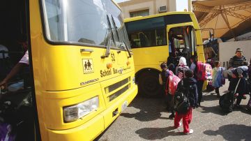 أولياء أمور يشكون تفاوت رسوم حافلات مدارس خاصة