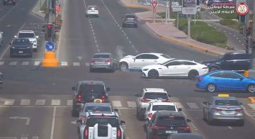 شرطة أبوظبي تدعو السائقين بعدم الانشغال بالهاتف أثناء عبور الإشارة الضوئية