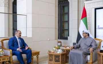 منصور بن زايد يبحث تعزيز التعاون مع بيلاروسيا