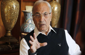 ظهور نادر لأحمد شفيق في مصر (صور)