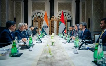 الإمارات والهند تبحثان تعزيز النمو في 5 قطاعات حيوية الإمارات والهند تبحثان تعزيز النمو في 5 قطاعات حيوية