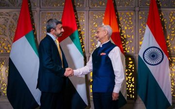 عبدالله بن زايد يبحث مع وزير الخارجية الهندي تعزيز الشراكة الاستراتيجية عبدالله بن زايد يبحث مع وزير الخارجية الهندي تعزيز الشراكة الاستراتيجية