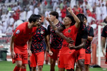 شباب الأهلي يُلحق بالعين خسارته الأولى.. ويحسم قمة الدوري