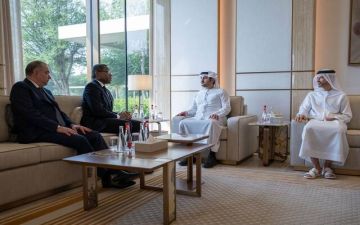 مكتوم بن محمد يبحث مع بنك أوف أمريكا فرص التعاون المالي والاستثماري مكتوم بن محمد يبحث مع بنك أوف أمريكا فرص التعاون المالي والاستثماري