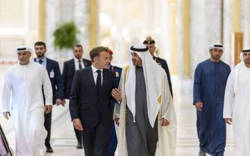 محمد بن زايد والرئيس الفرنسي يبحثان علاقات التعاون والتطورات الإقليمية محمد بن زايد والرئيس الفرنسي يبحثان علاقات التعاون والتطورات الإقليمية