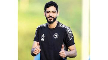 عادل الحوسني يطارد رقما تاريخيا أمام شقيقه علي في مباراة الشارقة وعجمان