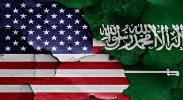 عشية زيارته للرياض.. ليندسي غراهام يهاجم السعودية بسبب الإمارات ورفضها اتفاقيات التطبيع مع إسرائيل عشية زيارته للرياض.. ليندسي غراهام يهاجم السعودية بسبب الإمارات ورفضها اتفاقيات التطبيع مع إسرائيل