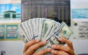 الدولار يتعافى مدفوعا بتقلبات الأسهم والمعادن وترقب قرارات الفائدة الأوروبية الدولار يتعافى مدفوعا بتقلبات الأسهم والمعادن وترقب قرارات الفائدة الأوروبية